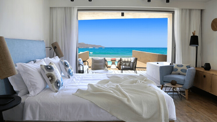 Pure Haven Sea Front with Private Pool